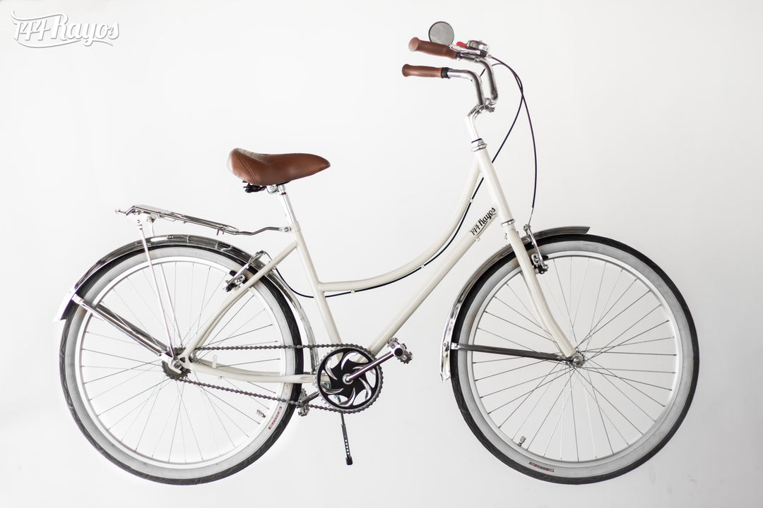 Bicicleta Cisne Blanco Cromado de 144 Rayos con salpicaderas cromadas, vista lateral sobre fondo claro